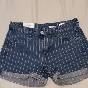 H&M CUFFED JEAN SHORTS W/ WHITE LINING
